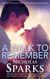 Front cover of the Paperback book 'A Walk to Remember Nicholas Sparks' by Sparks Nicholas.