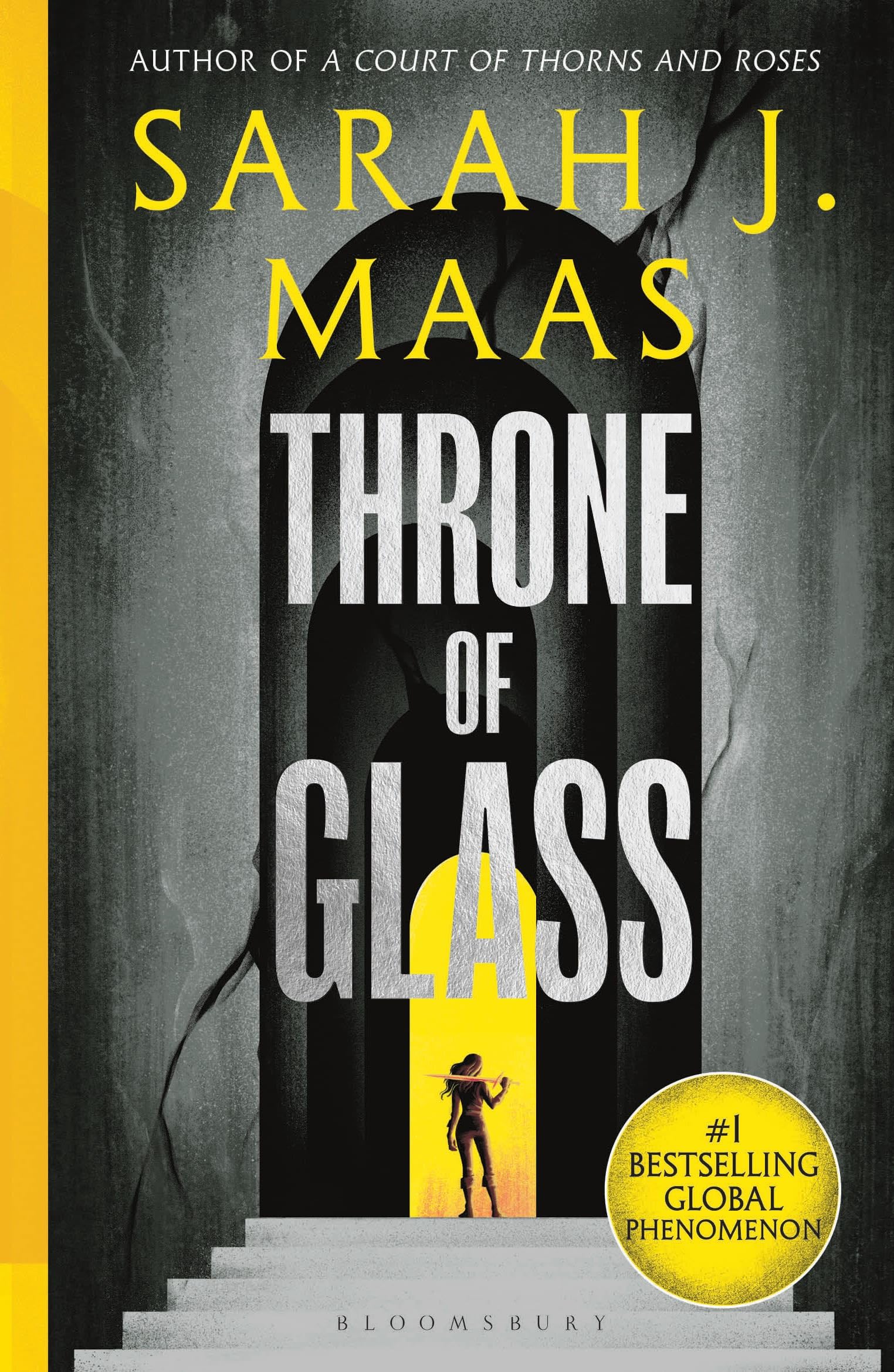 Front cover of the book 'Throne of glass (throne of glass book 1)' by Sarah J. Maas.