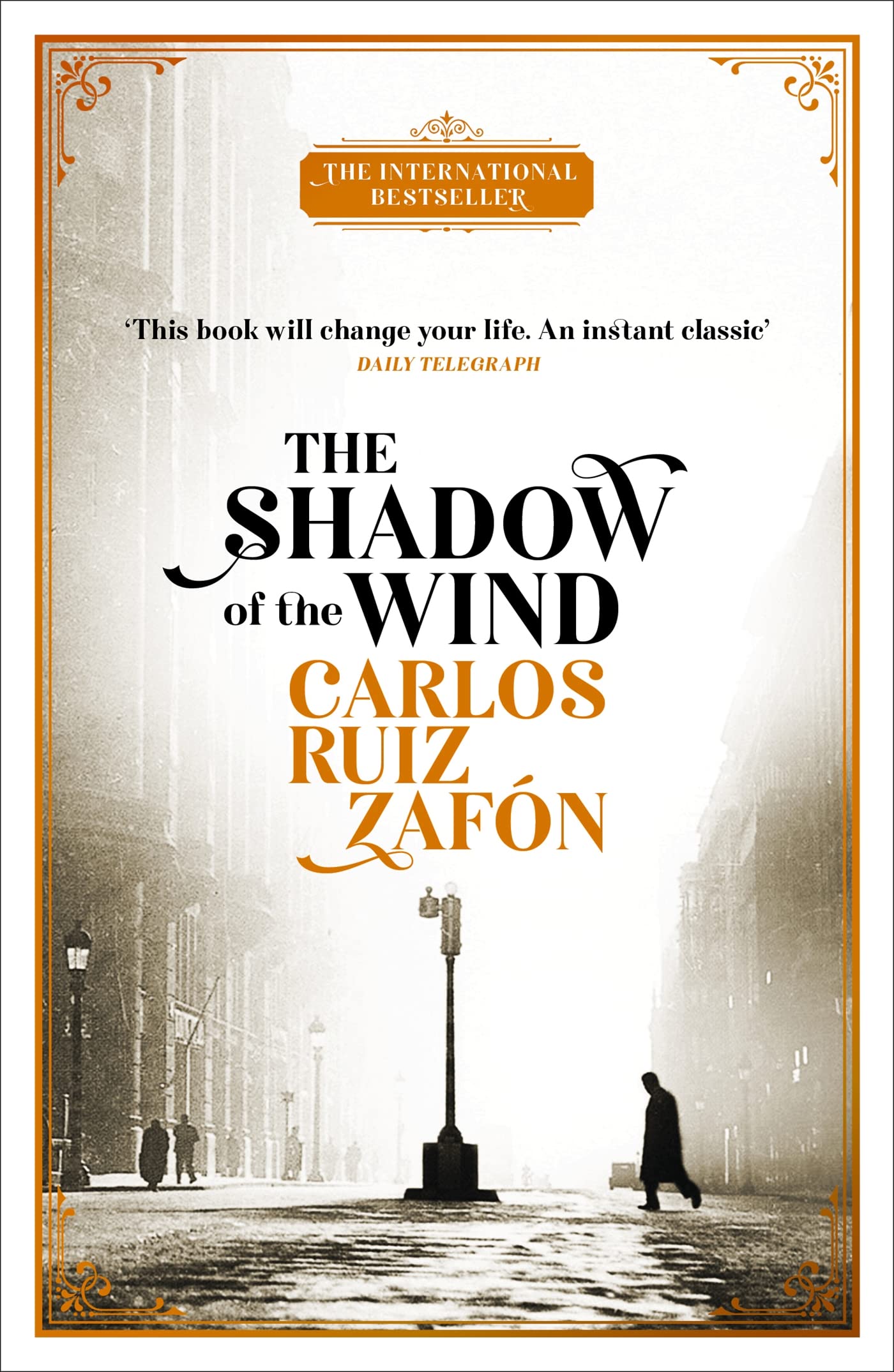 Front cover of the book 'Shadow Of The Wind' by Zafon Carlos Ruiz.