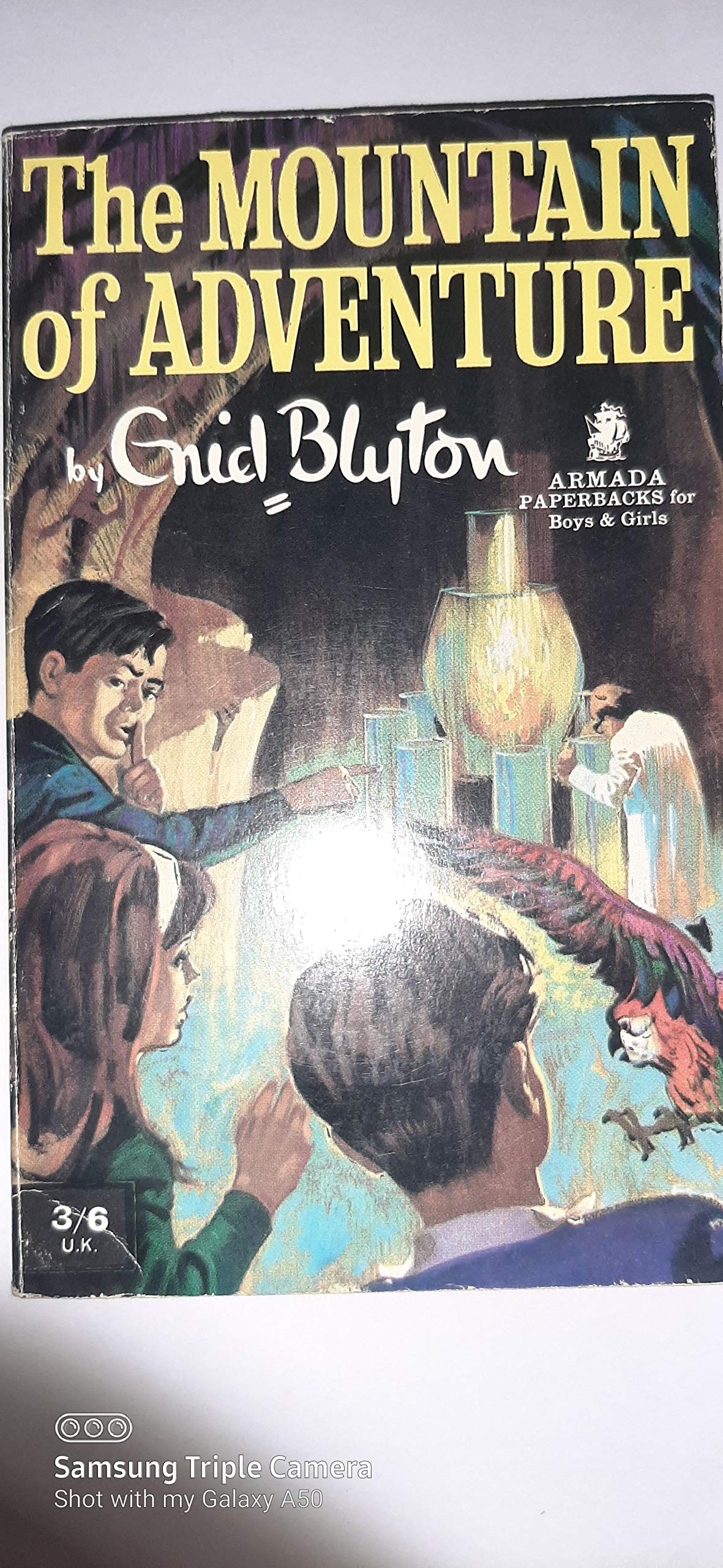 Front cover of the book 'The Mountain of Adventure' by Enid Blyton.