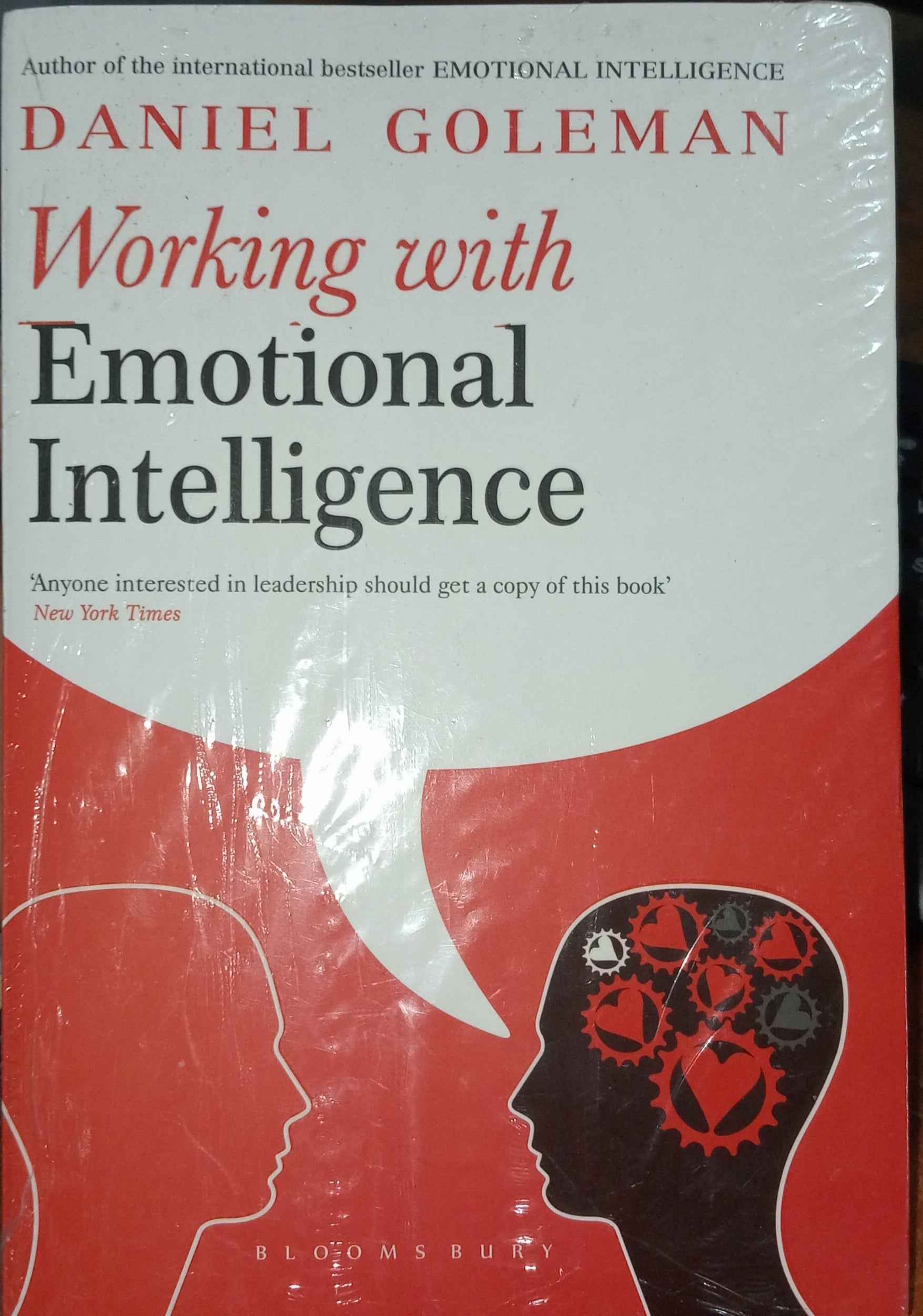Daniel Goleman Emotional Intelligence PaperbackÐ  by Daniel Goleman